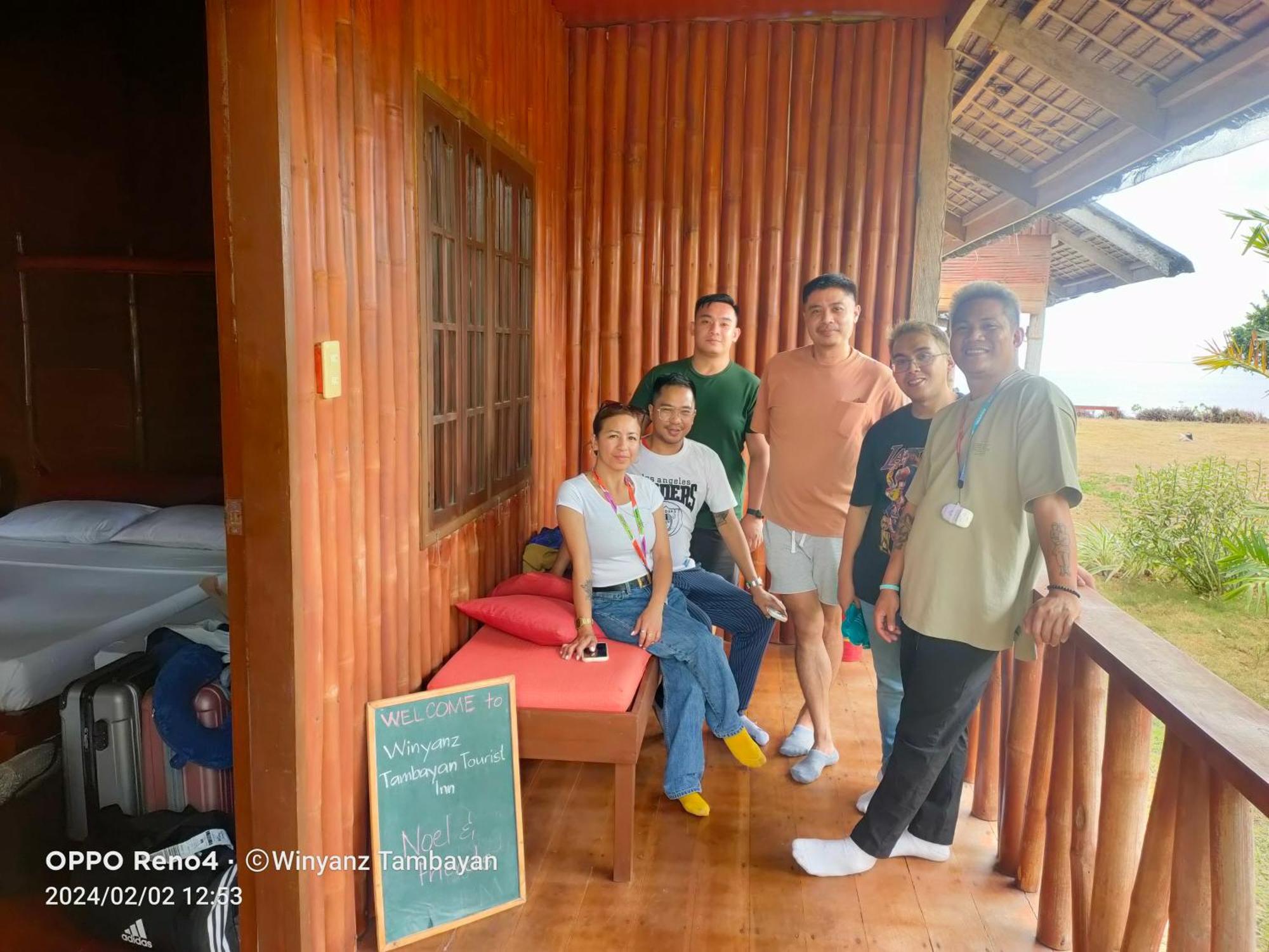 Winyanz Tambayan Tourist Inn Сикихор Номер фото